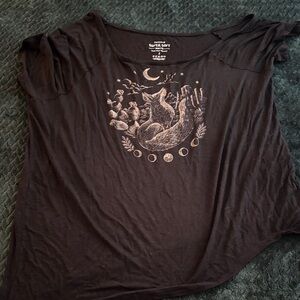 Women's Torrid black off shoulder Graphic Tee